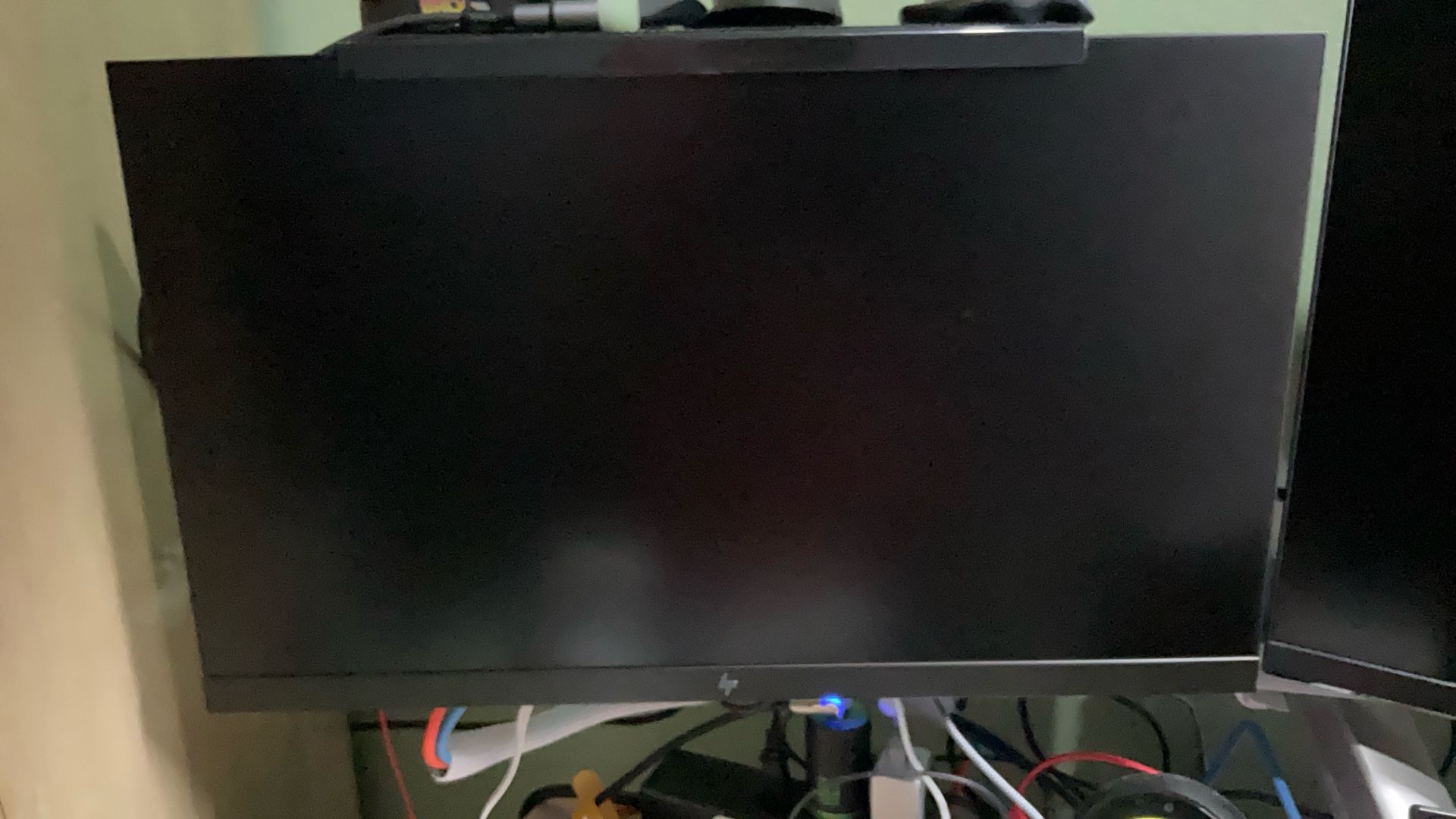 HP E24d G4 Monitor