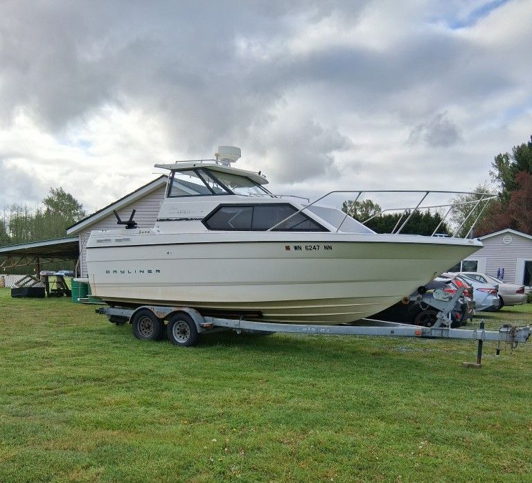 1997 Bayliner 24 Ft. Cabin Cruiser