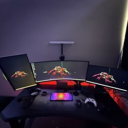 Full Gaming/Streaming Setup – RTX 4070 Super + Triple Monitors
