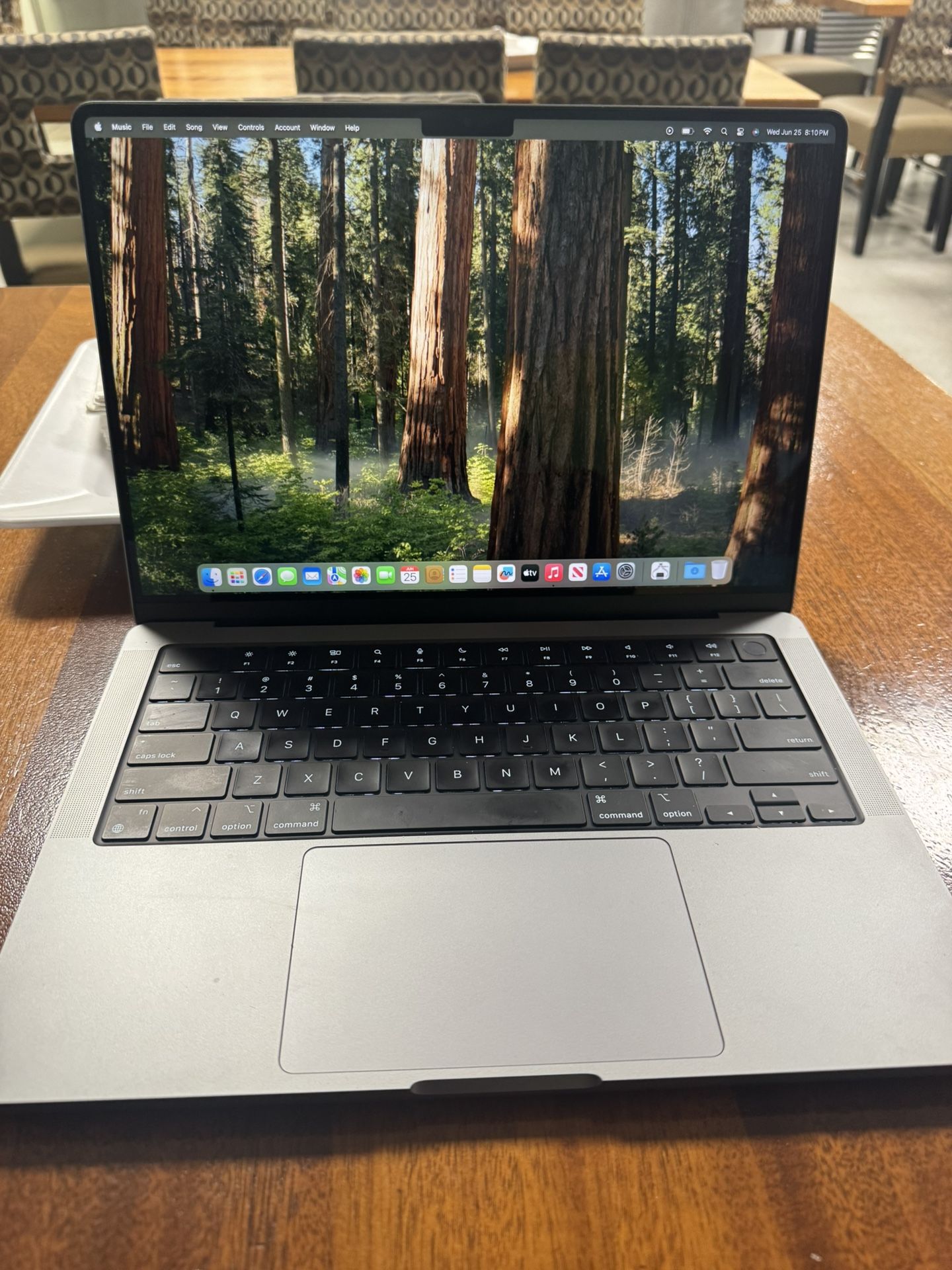 MacBook Pro M2 Max chip 14 inch 32 memory 1TB