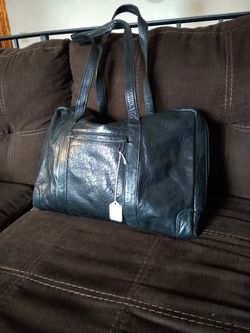 Black leather handbag good for everyday bag