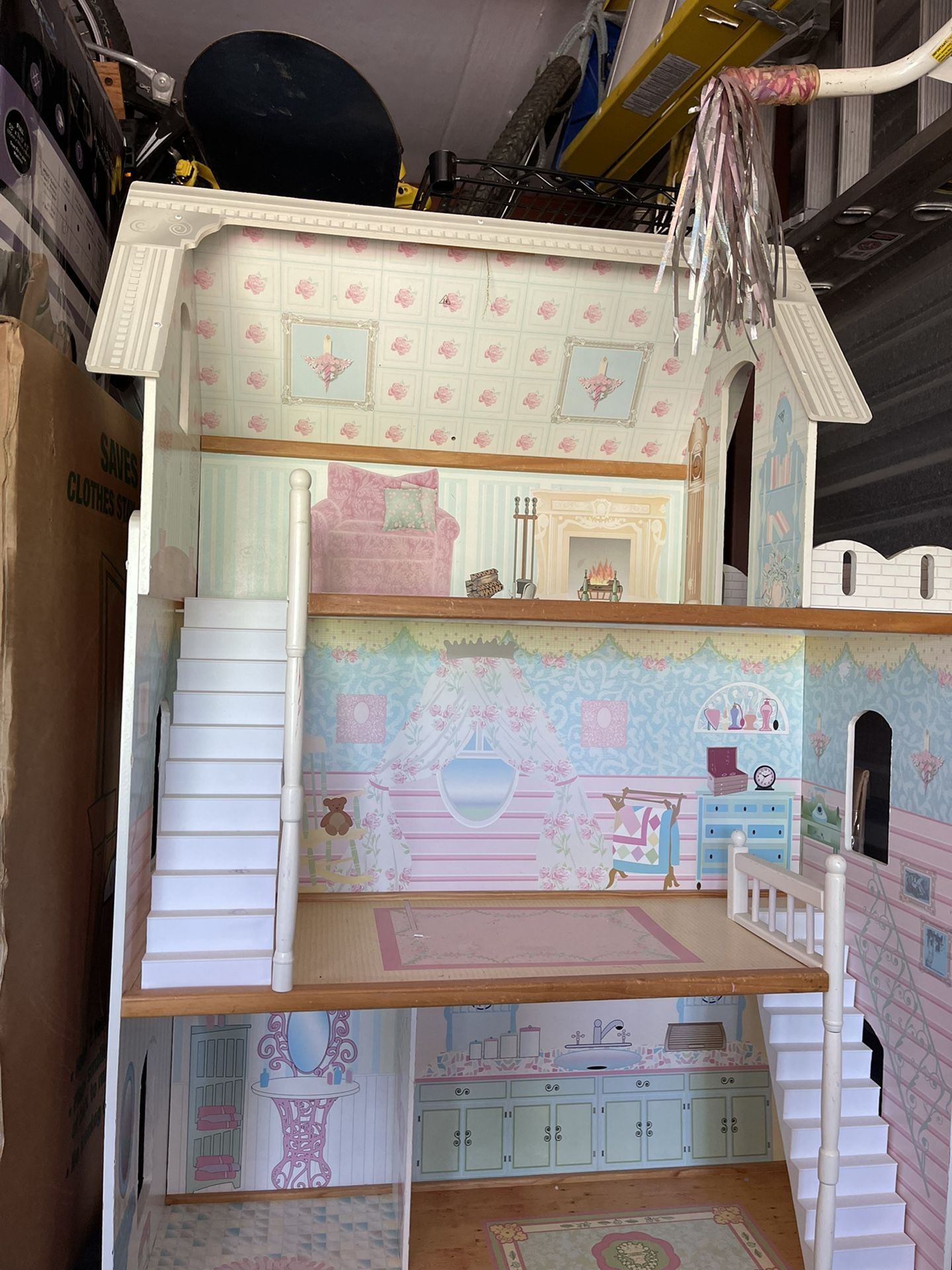 Barbie House GREAT CONDITION - 3.5 Feet - 3feet Wide