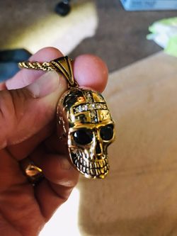 Gold chain skull