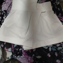 Alice + Olivia lienen white shorts