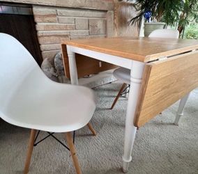 Extendable table and chairs