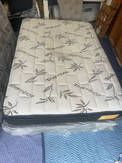 Full size bed (Delivery available!)