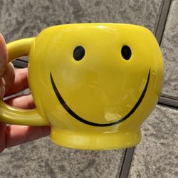 New Yellow Smiley Face Emoji Emoticon Coffee Cup Mug 12oz 