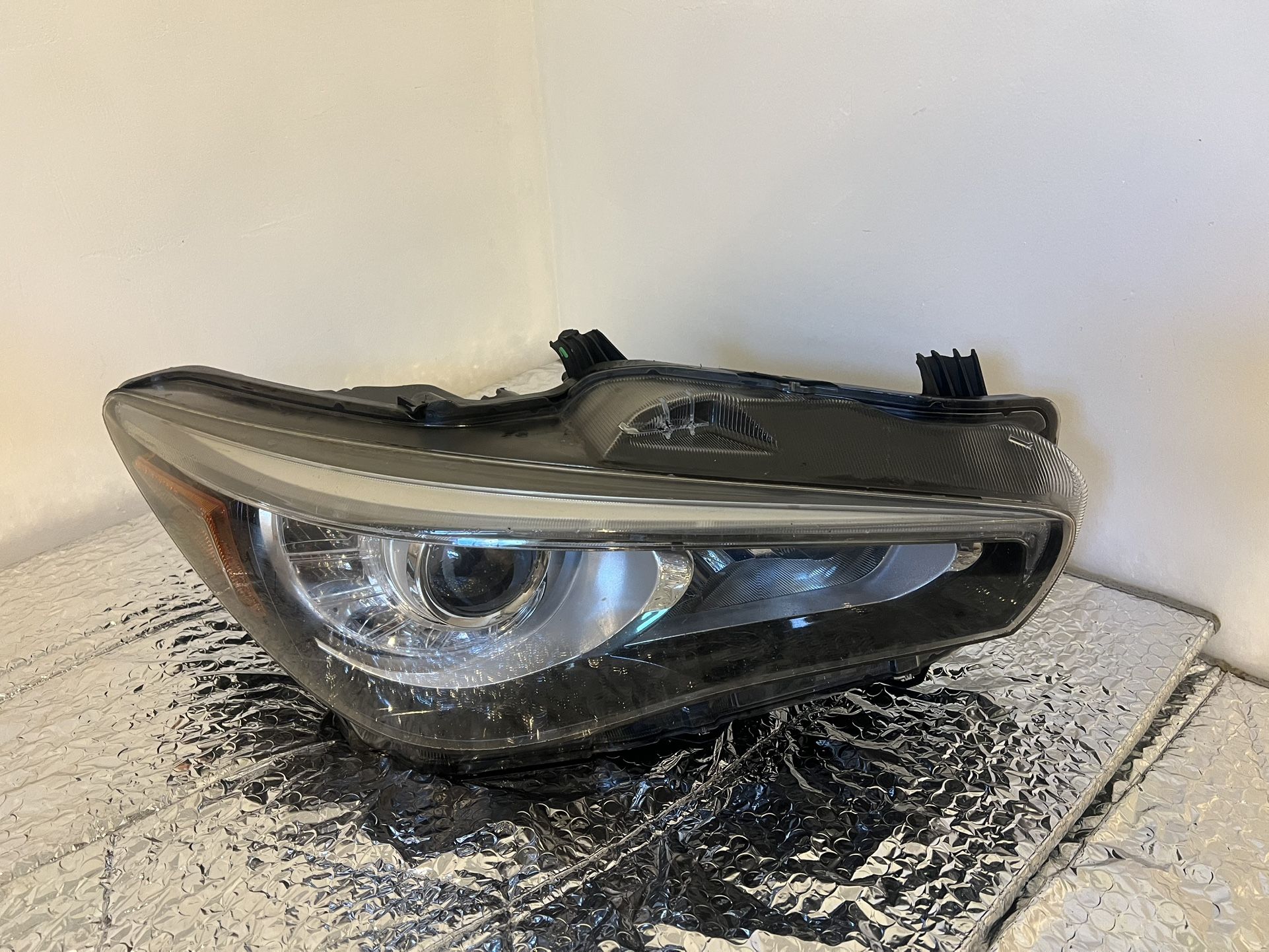 Infiniti Q50 Passenger Side Head Light 2018-25