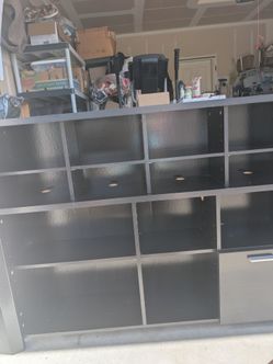 Standing shelf