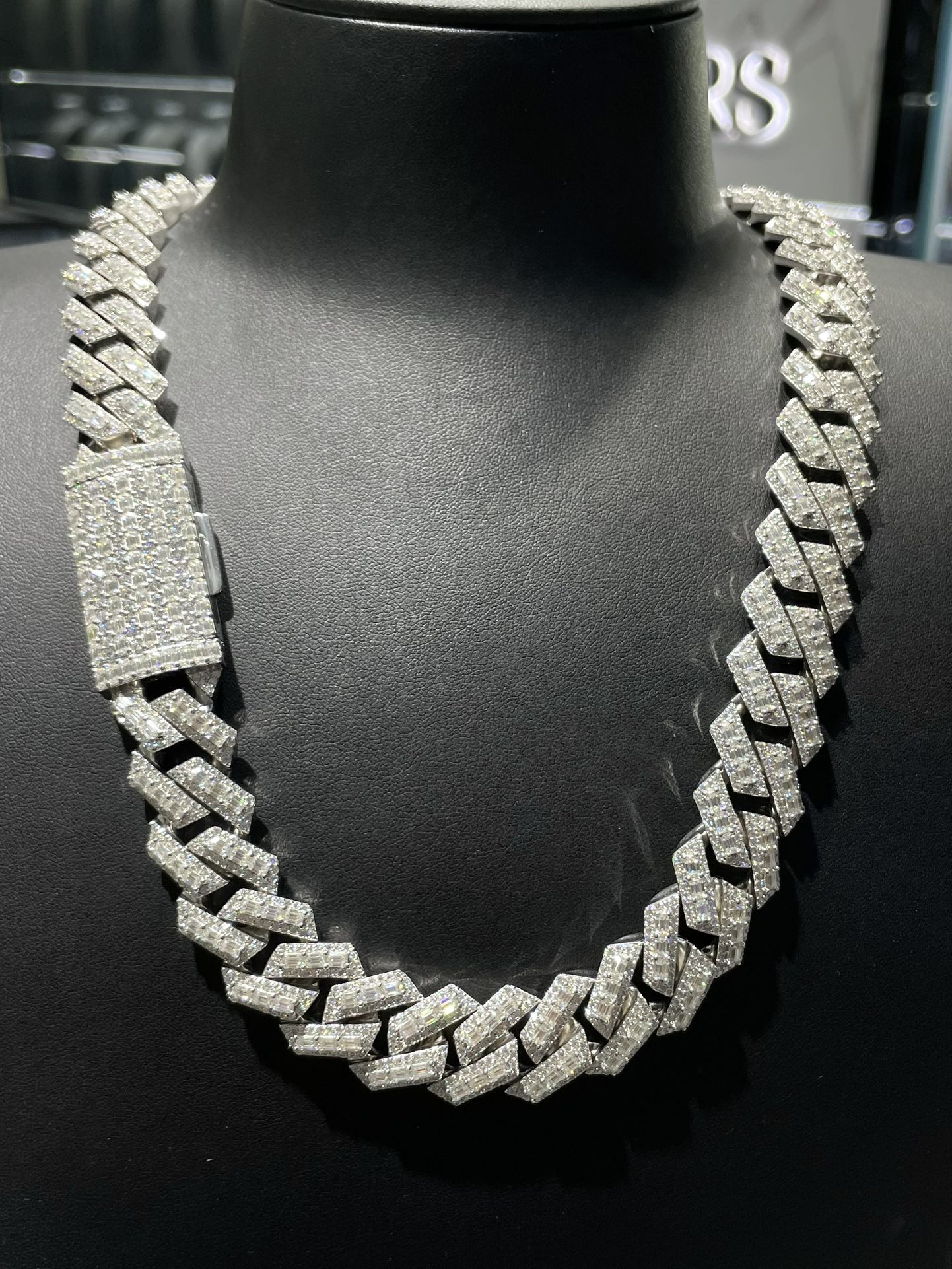 Crazy VVS 18mm Baguette Moissanite Cuban Chain 22 inch