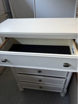 White bedroom Drawer