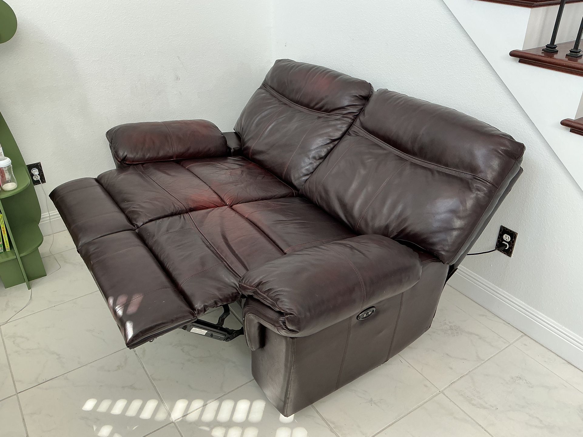 π₯ **Luxury & Comfort Await! Get Your Genuine Leather Electric Reclining Sofa for ONLY $350!** π₯