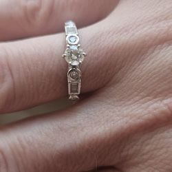 Gorgeous 1/2 Carat Natural Diamond 14k White Gold  Engagement Ring 3.1 Grams Weight