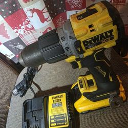 Dewalt 20v XR  Hammer Drill Drive  Battery And Charger 