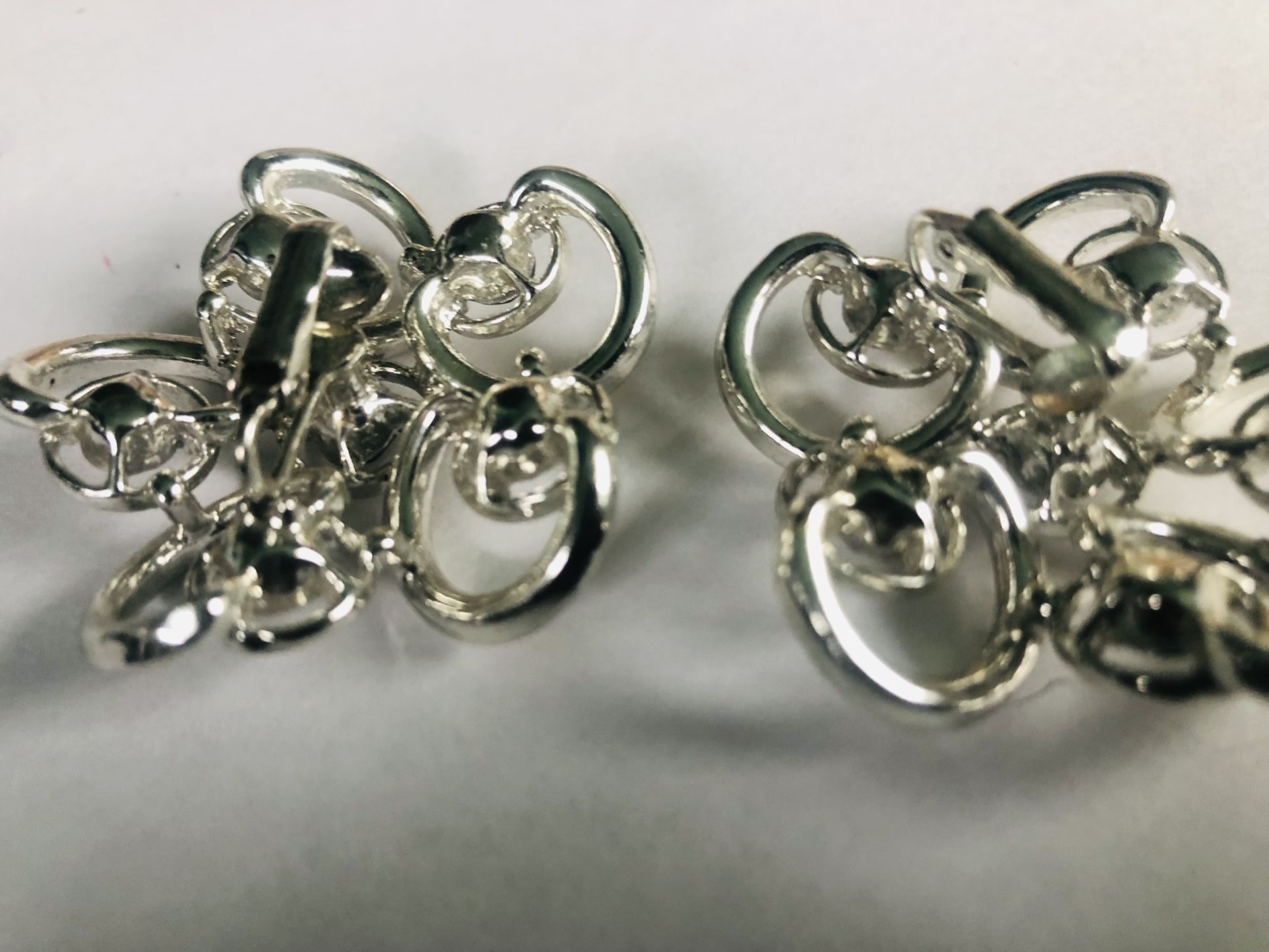 Vintage  Sarah Coventry  Clip On Silver tone  Earrings  Excellent Condition 