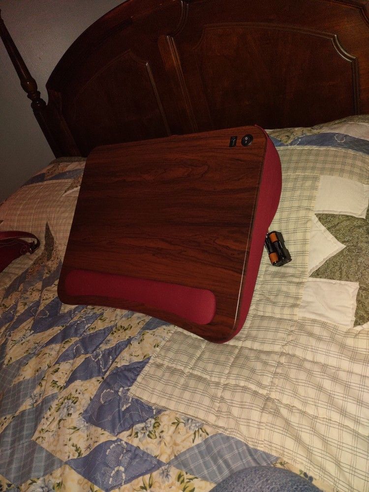Lap Desk w/ USB Port-- Read,Write & Use iPad/Laptop In Bed/ Lounge Ch.