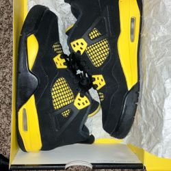 Air Jordan 4 Retro Thunder 