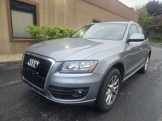 2010 Audi Q5 Premium Quattro Premium