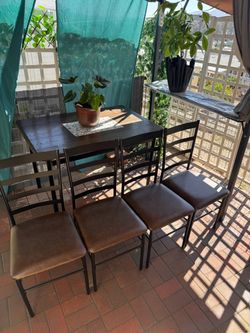 5-Piece Dining Table Set – Like New