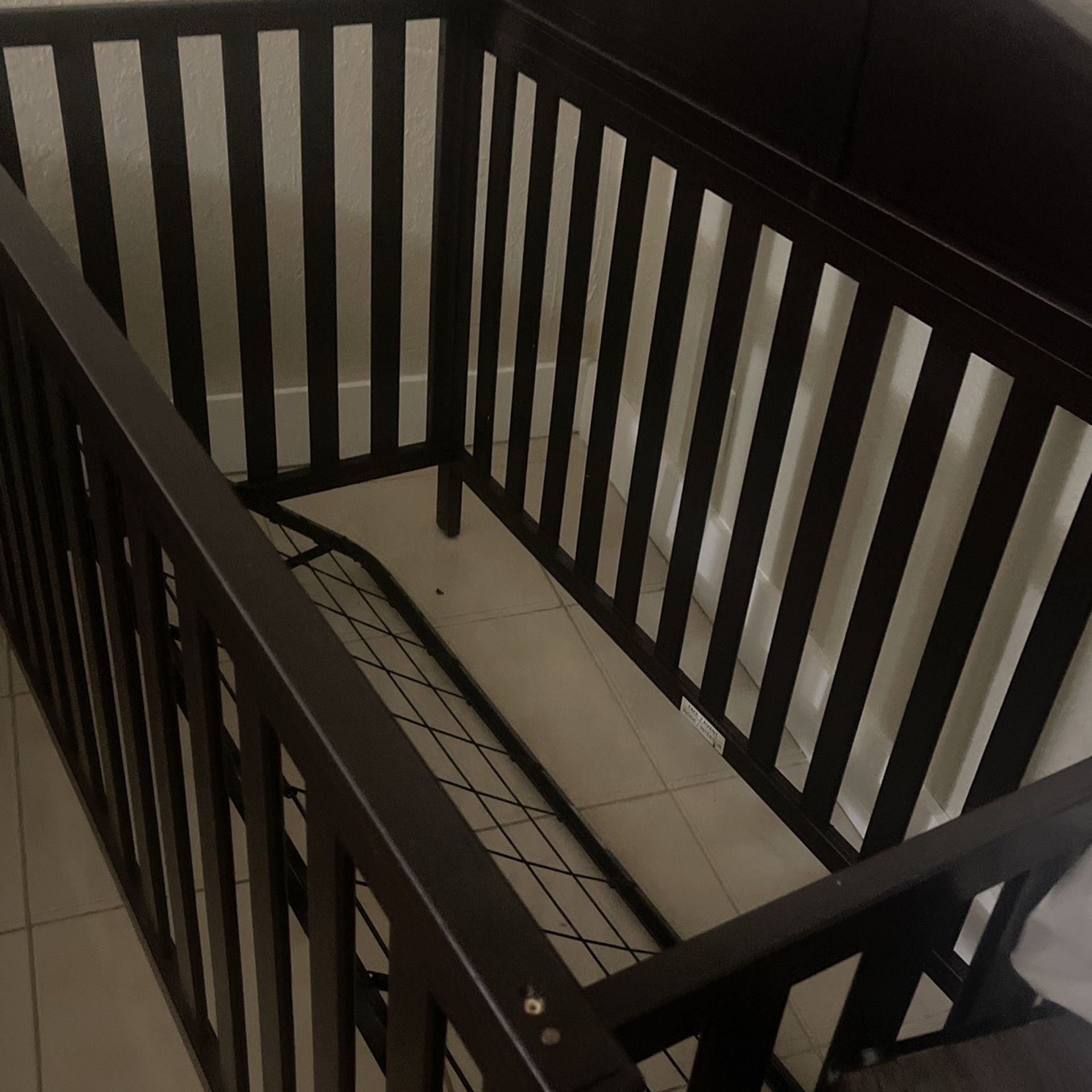 Used Crib W Mattress, And Infant Car Seat With Bottom (it Was Given To Me And Never Used)