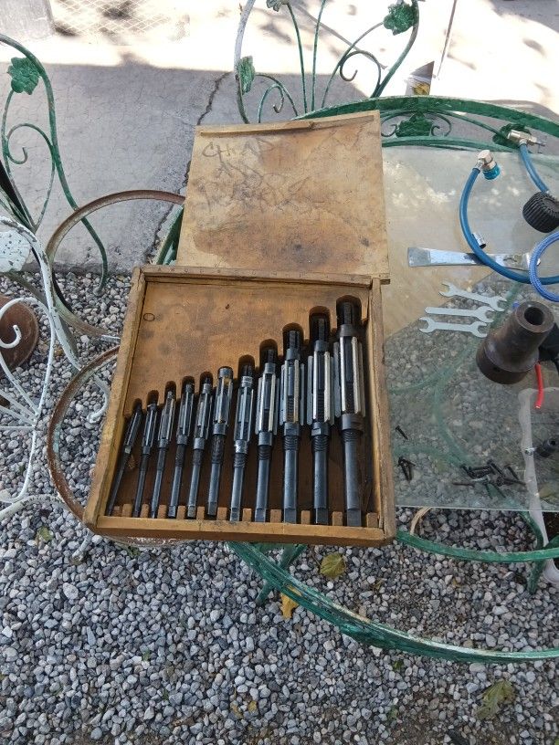 Westward Adjustable Hand Reamer Set
