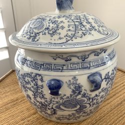 Antique Chinese Blue & White Rice Jar w/Foo Dog Lid