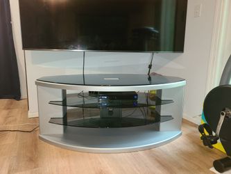 Sturdy entertainment stand