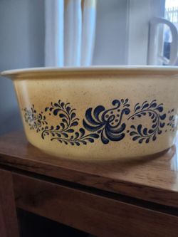 Vintage Pyrex Homestead Casserole Dish
