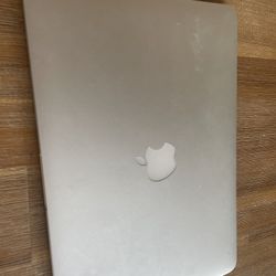 Macbook Pro Retina 13-inch (early 2015) 2.7ghz Intel i5 8GB 1867mhz ddr3 Laptop