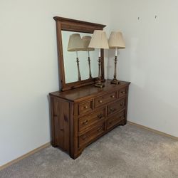 Wood Bedroom Set w/ Lamps 
