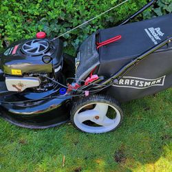 Craftsman Self Propelled Lawn Mower With Bag Runs Great 