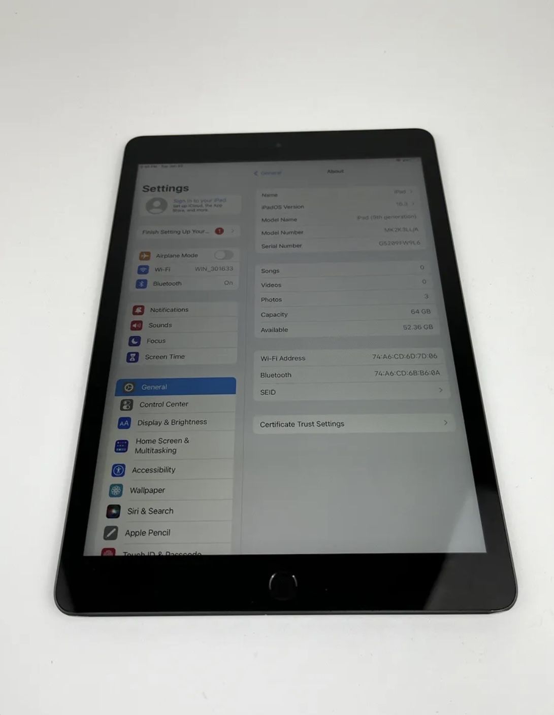 iPad 9th  (comes With Apple Pen)