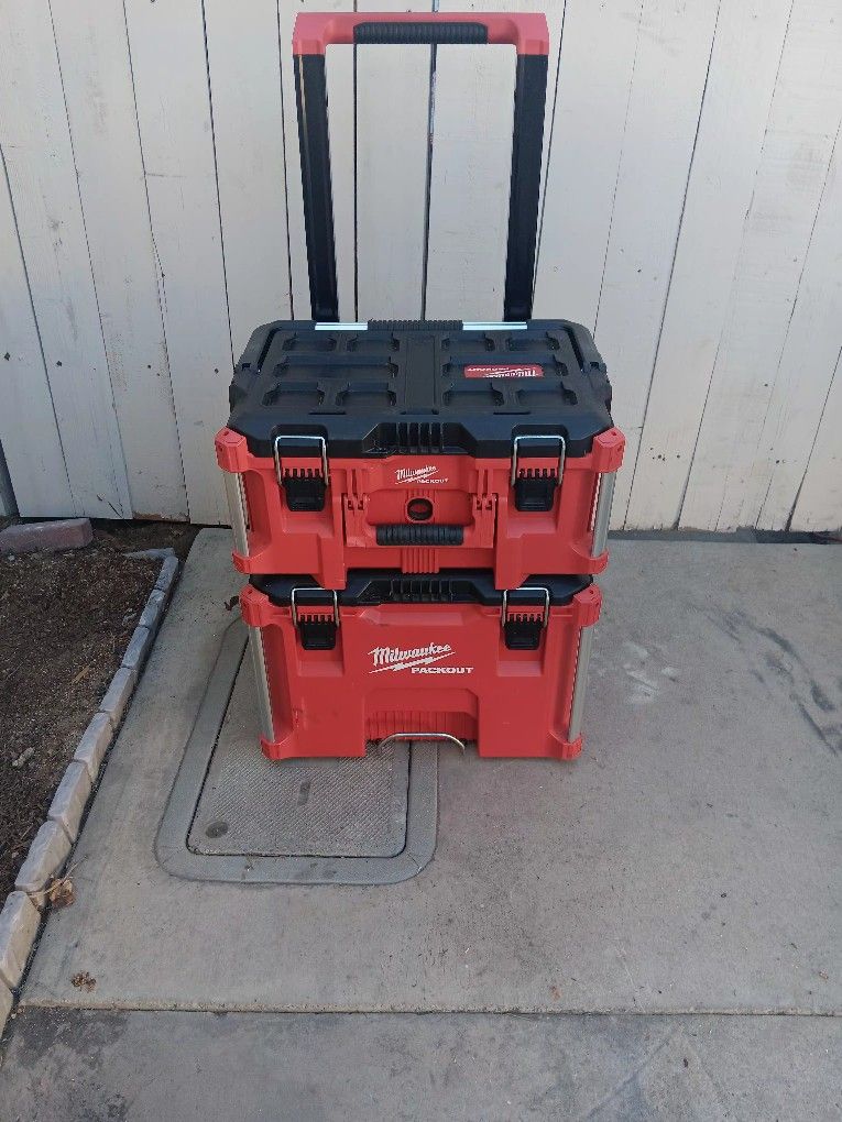 Milwaukee Rolling Packout N Large Storage Container