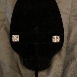 A Couple Karats Of Crystal Princess Cut Sz Sm