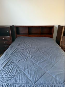 Queen Platform Bed. chewy wood . 4 drawer storage
