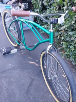 selling a 1957 custom schwinn corvette its good condition its a 24 inche 