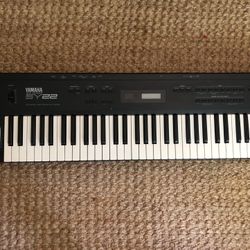 Yamaha Synthesizer SY22 