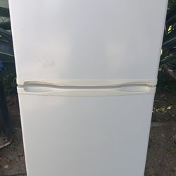 Medium size refrigerator