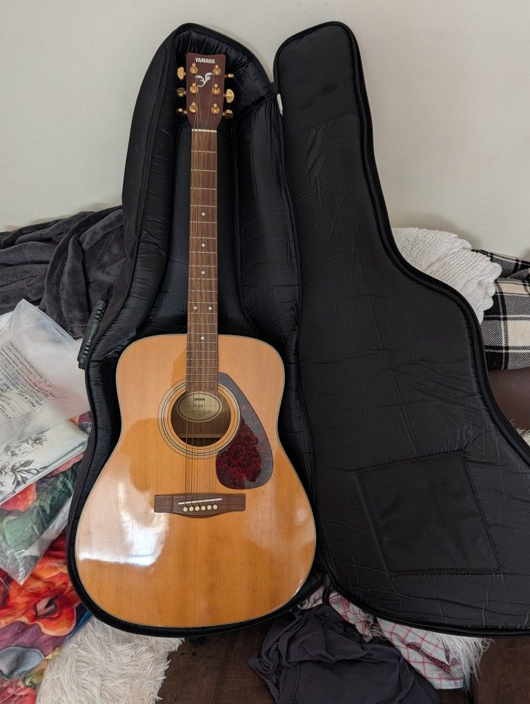 Yamaha F-335 Guitar with case