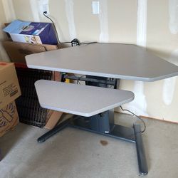 Automatic Rising Desk 