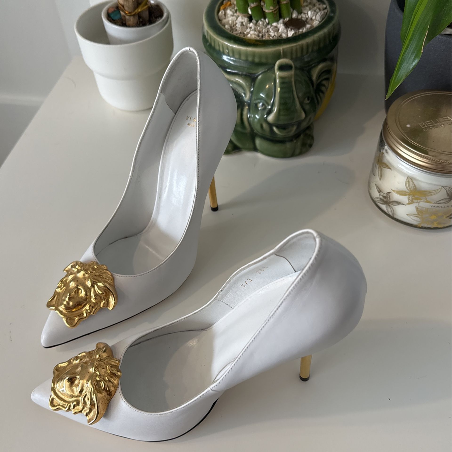 Versace palazzo medusa heels white in women)