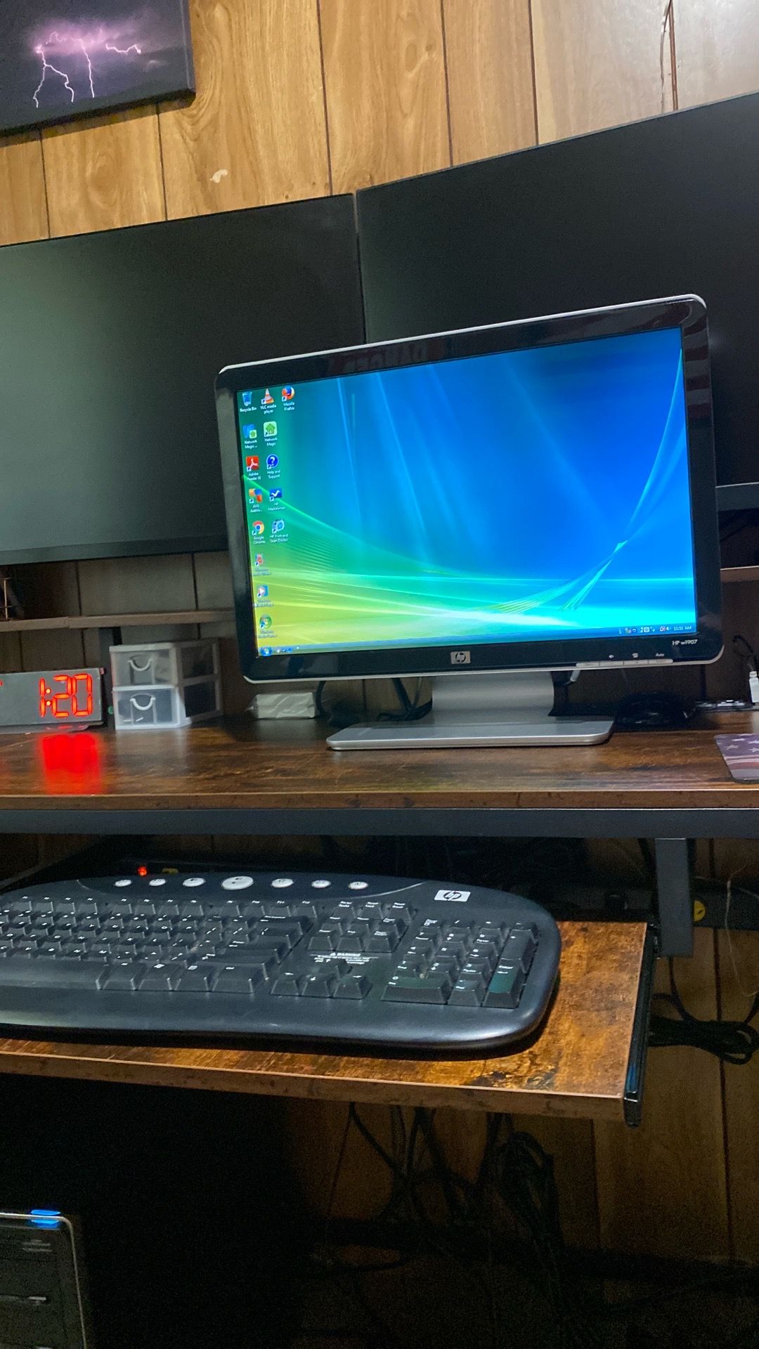 HP desktop with 19” monitor built-in speakers