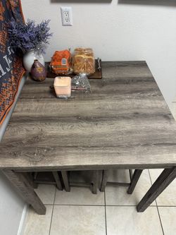 Dinning Table With 4 Stools
