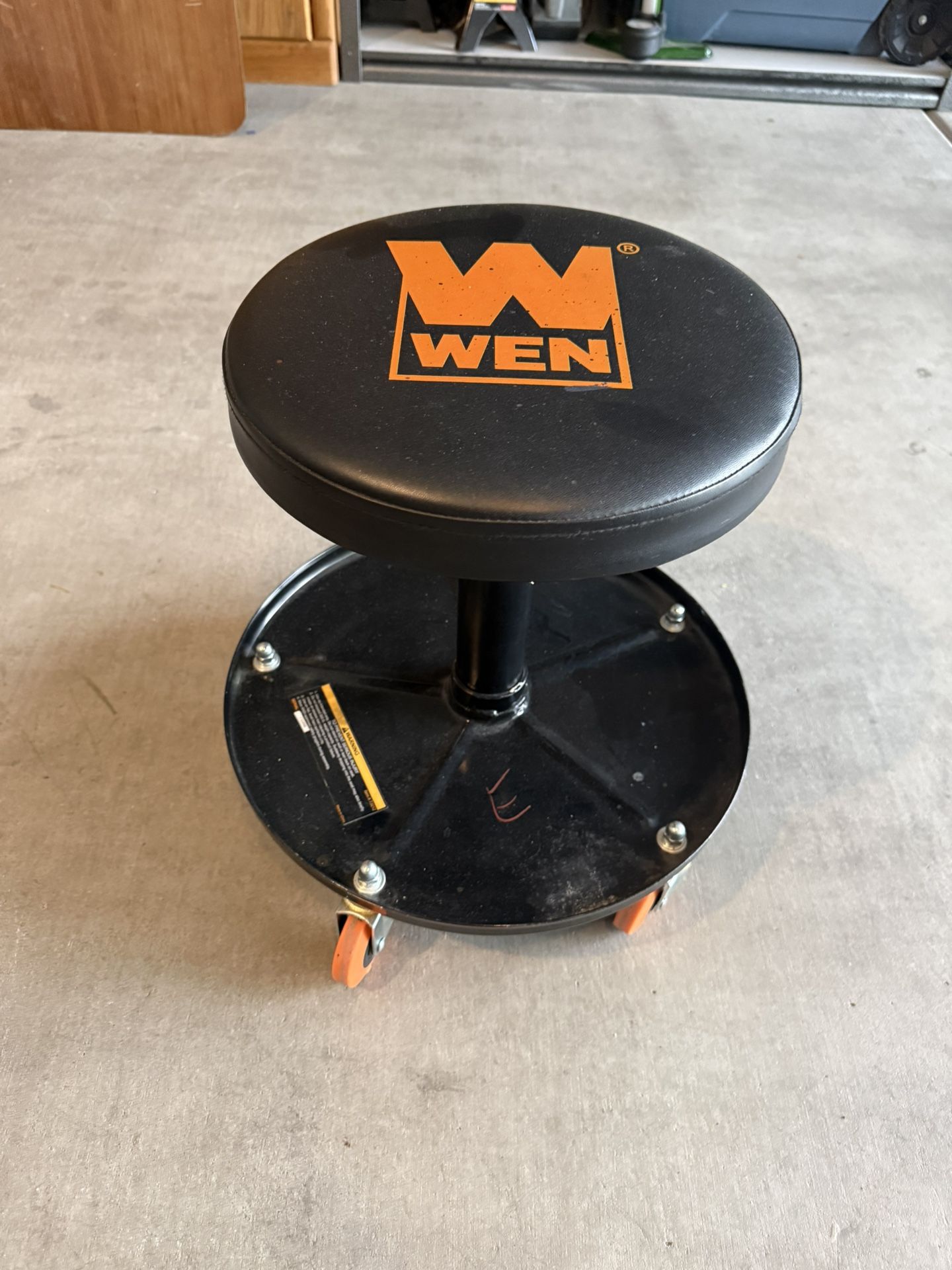 WEN Rolling Mechanic’s Stool with Tool Tray