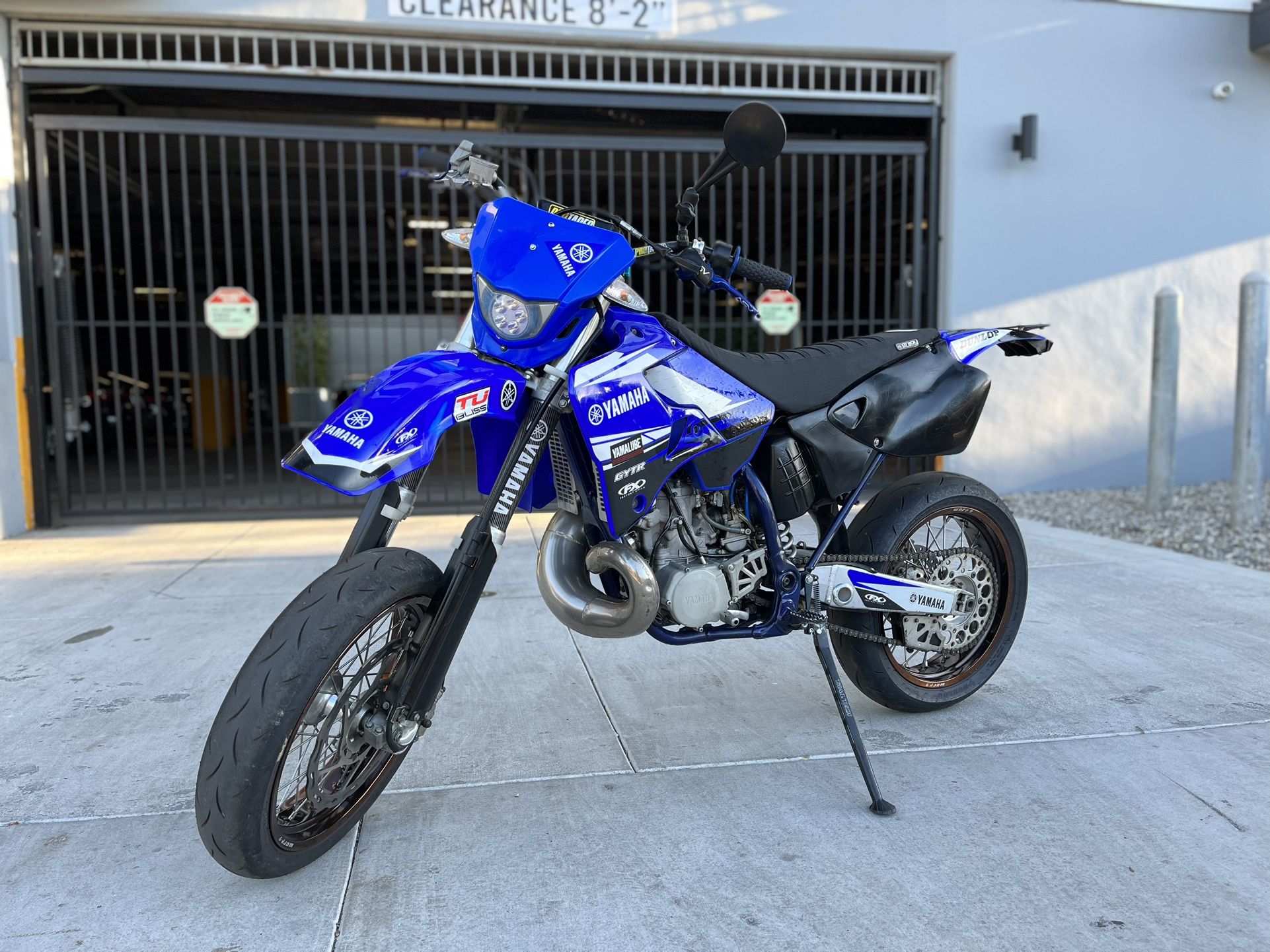 YAMAHA YZ250 SUPERMOTO 2 STROKE STREET LEGAL CA PLATED!!! DUAL SPORT AND EXOTIC RARE UNICORN.