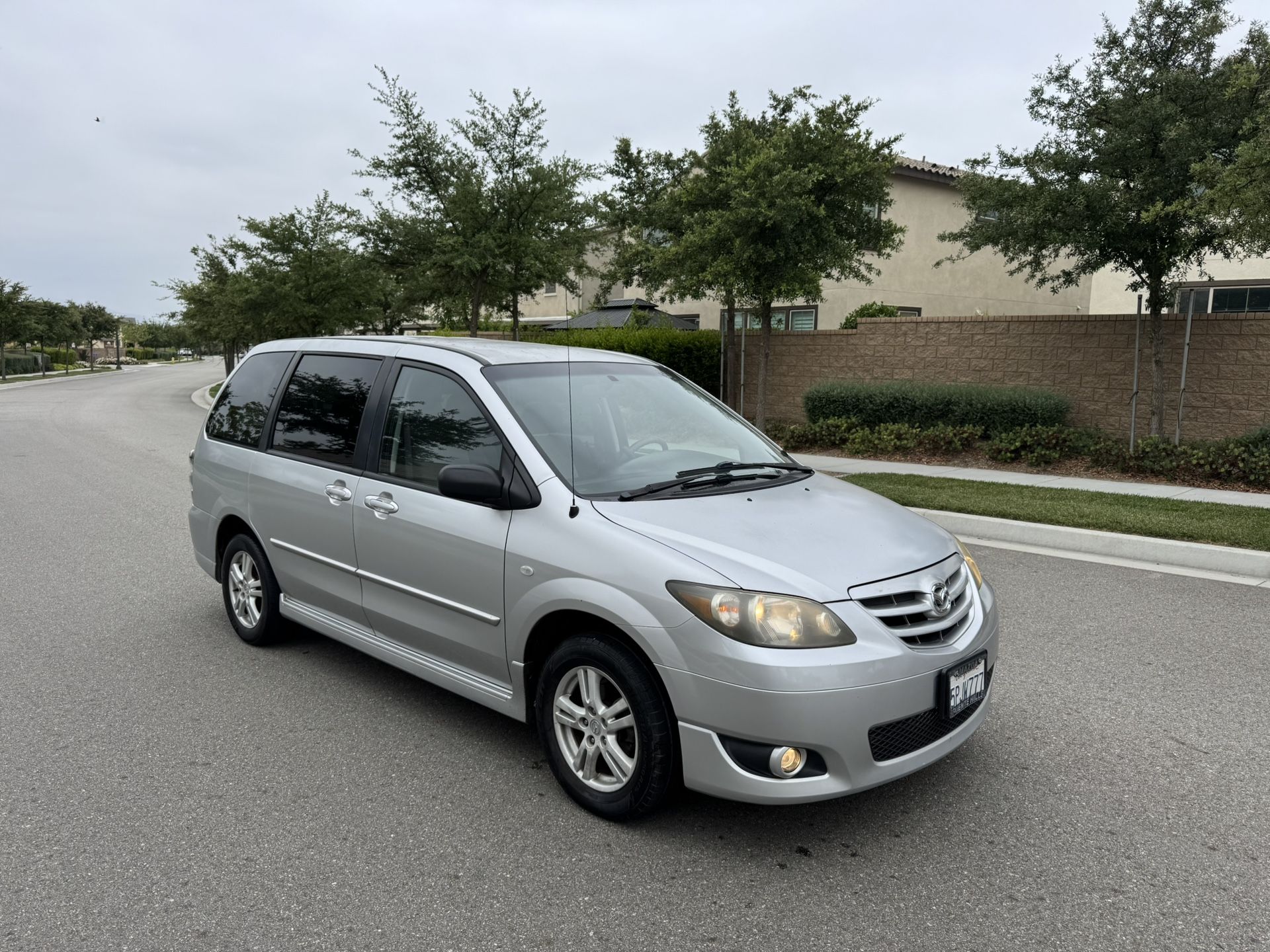 2005 Mazda MPV