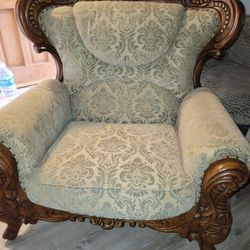 Confortable Loveseat Couch,Good Condition  Clean,no Stains, No Rips  ,Sturdy .