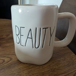 Decorative mug