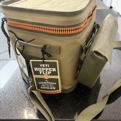 Yeti Hopper Flip 12 With SIDE KICK