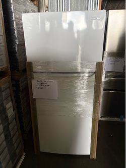 18 cu. ft. Top freezer refrigerator